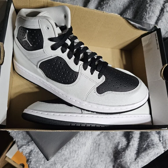 Jordan Black and White Athletic Shoes with Lace-Up Design Nike Air Jordan 1 Mid sneakers in white and black | ASOS main image 4